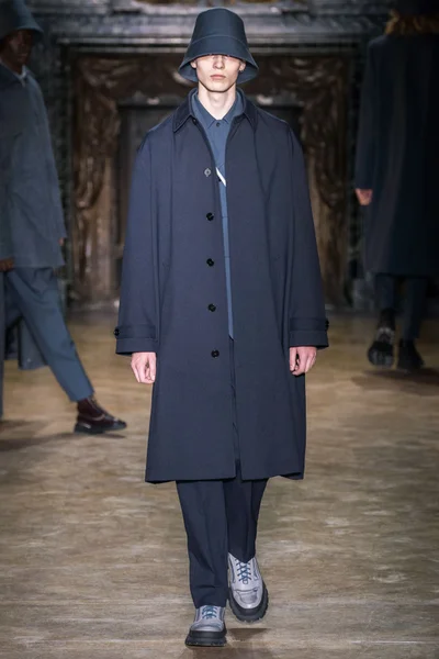 Look 4